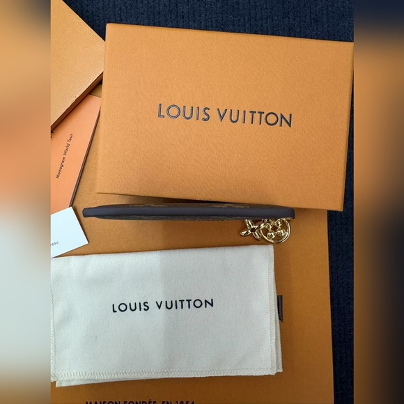Louis Vuitton Monogram Charms Card Holder - Picture 4 of 8